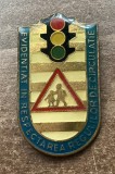 QW9 N8 65 - insigna - circulatie - comunism RSR - pionieri - Evidentiat in respectarea regulilor de circulatie