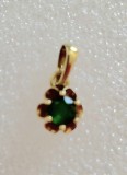 Pandantiv aur galben 14 k cu turmalin verde, vintage, mic, delicat, model floral