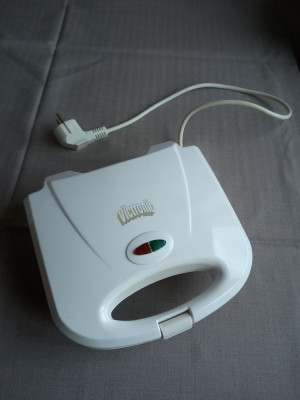 Sandwich maker, grill toaster Victronic 750 w alb foto