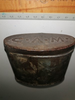 CUTIE DIN TABLA INTERBELICA PENTRU TIGARI C.A.M. foto