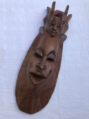 Masca de dimensiuni mari sculptata in lemn exotic arta africana (1) foto
