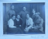 Cumpara ieftin Fotografie militara pe carton, Medias, 1918, ofiteri si tinere