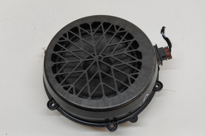 Difuzor ușă dreapta spate PORSCHE Taycan 2022 OEM: 971035453F | 31801652
