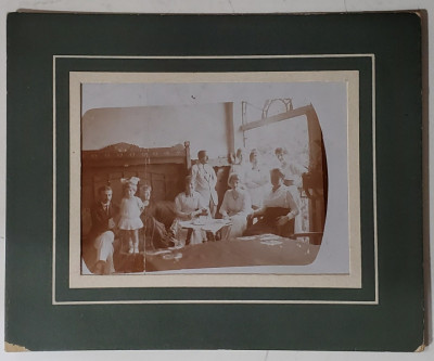 FOTOGRAFIE DE FAMILIE , AUTOR MAGHIAR NECUNOSCUT , CU PASPARTU , CCA. 1900 foto