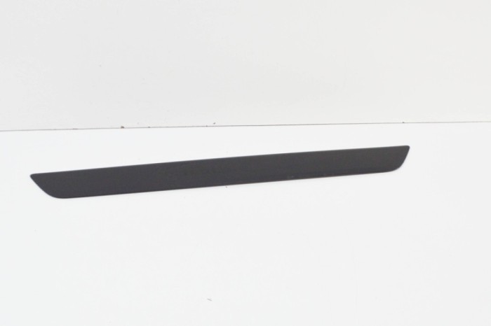 Ornament prag dreapta față TESLA MODEL 3 2021 OEM: 1504763-00-C 20815089