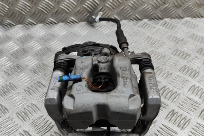 Etrier de fr&acirc;nă dreapta spate MERCEDES-BENZ C W206 2023 OEM: A2064233200,A2064202800 27839968