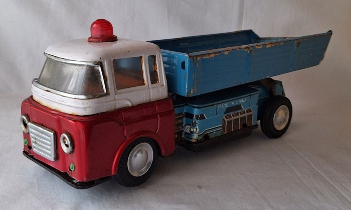 Camion basculanta - Jucarie veche anii 1970 tabla litografiata - dimensiuni mari