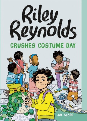 Riley Reynolds Crushes Costume Day foto