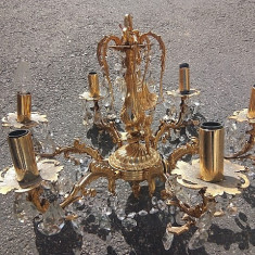 Un superb candelabru din bronz masiv Dore