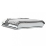 Cumpara ieftin Cadru de pat, alb, 140x200 cm, lemn prelucrat