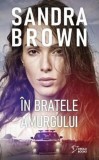In bratele amurgului - Litera