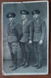Fotografie tip carte postala, necirculata, 3 militari perioada celui de-al doilea razboi mondial