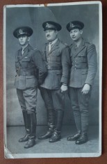 Fotografie tip carte postala, necirculata, 3 militari perioada celui de-al doilea razboi mondial