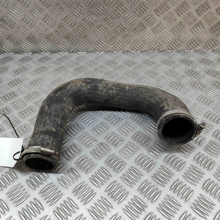 Furtun intercooler dreapta AUDI Q7 4M 2015 OEM: 4M0145738N