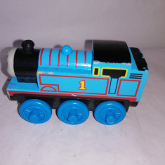 bnk jc Thomas & Friends - locomotiva Thomas - de lemn - cu magnet