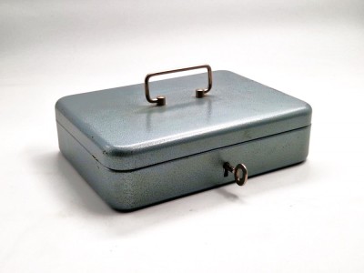 vtg Caseta Metalica pt Bani Compartimentata cu Cheia Originala 25x19x7 cm &amp;#039;70s foto