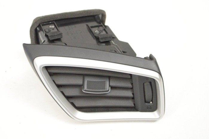 Gura de ventilație planșa de bord NISSAN X-TRAIL T32_ 2016 OEM: E988-5211-100 12362132