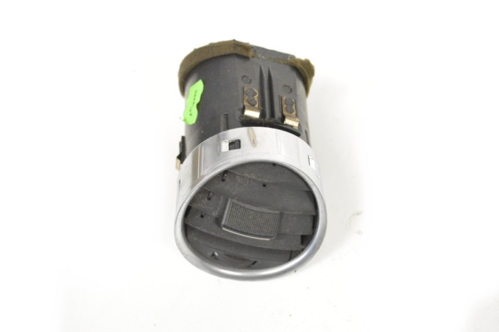 Gura de ventilație planșa de bord AUDI A4 Cabrio 8H7, B6, 8HE, B7 2006 OEM: 8H0820902D 11789138