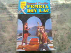 FEMEIA DIN LAC - RAYMOND CHANDLER foto