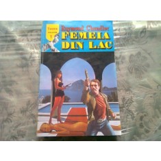 FEMEIA DIN LAC - RAYMOND CHANDLER