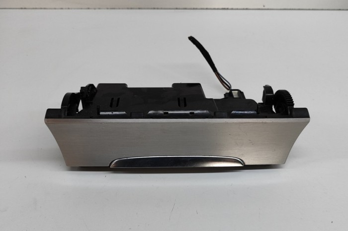 Scrumiera VW PASSAT Variant B7 365 2013 OEM: 3C0863284K 29264030