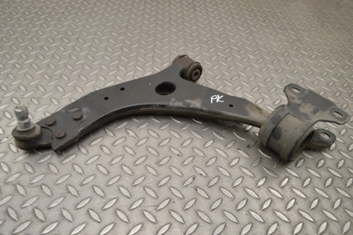 Braț inferior st&acirc;nga față VOLVO V40 Hatchback 2019 OEM: STA1904613,AV61-3A262-DA 14703492