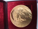 medalie bronz aurit GEORGE ENESCU 1881-1955 .Gravor Gh. Adoc ,executata in 1991 .Diametru 60 mm .De colectie.In caseta