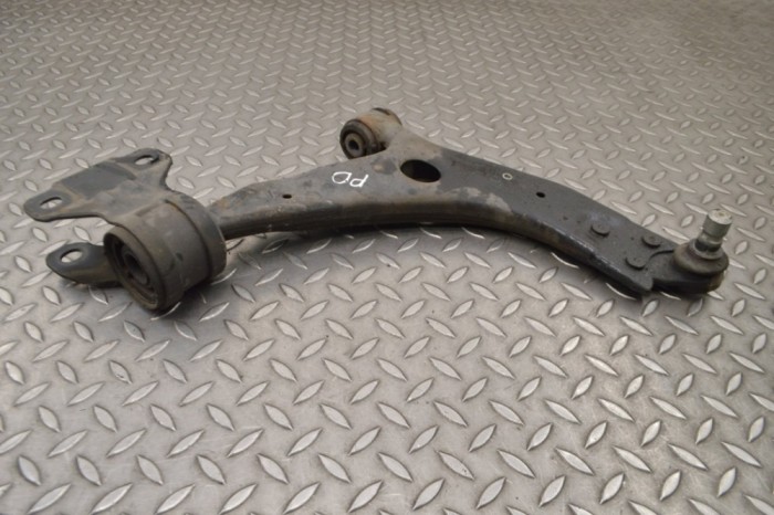Braț inferior dreapta față VOLVO V40 Hatchback 2019 OEM: AV61-3A262-DA,STA1904513 14703493