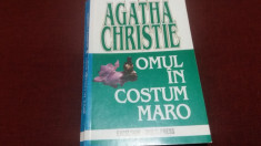 AGATHA CHRISTIE - OMUL IN COSTUM MARO foto