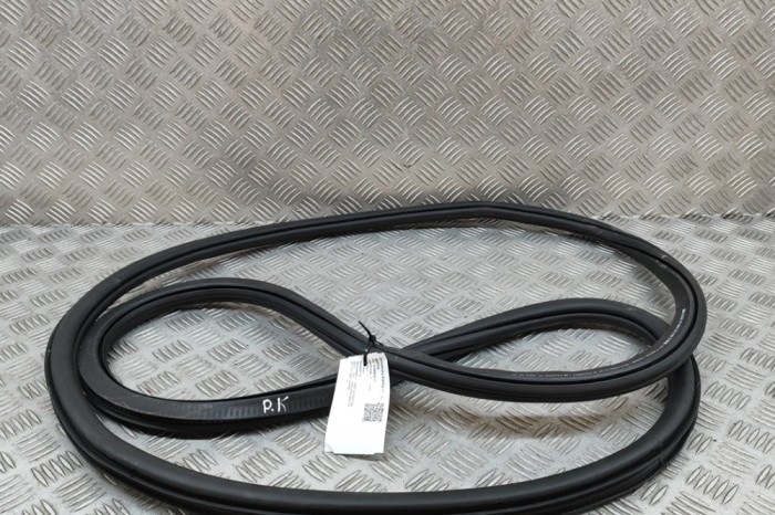 Garnitura ușă st&acirc;nga față AUDI Q4 SUV F4B 2023 OEM: 11A867911B | 29082818