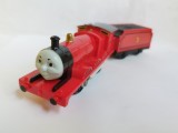 bnk jc Thomas &amp; Friends Trackmaster Tomy 1994 - locomotiva James functionala