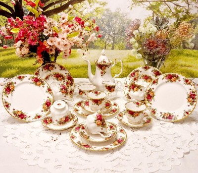 Set - cafea / mocca - portelan Englezesc - Royal Albert - Old country roses - 6 persoane foto