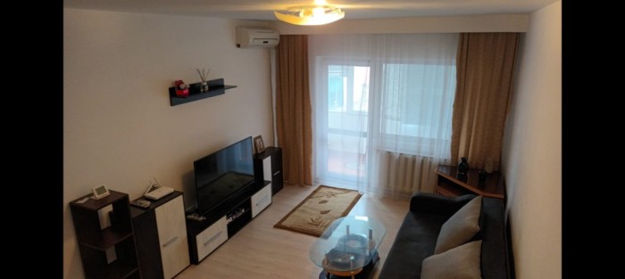 Inchiriez apartament