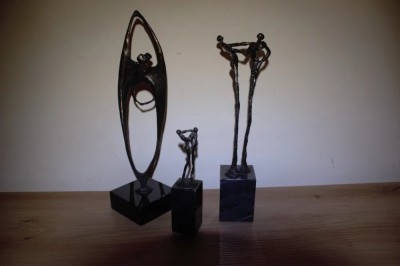 Statuiete (3) realizate de olandeza Corry Ammerlaan foto