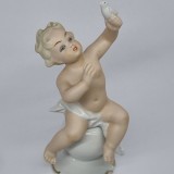 Bibelou vechi, vintage, portelan german WALLENDORF - Baiat cu minge