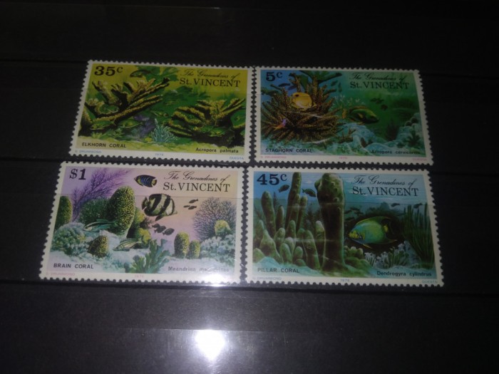 TIMBRE THE GRENADINES OF ST VINCENT