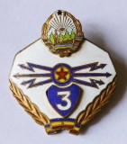 INSIGNA SPECIALIST CLASA 3 TRANSMISIUNI RSR ARMATA MINISTERUL APARARII TANSMISIONIST TRANSMISIONISTI FARA FISURI SAU SPARTURI ( CITITI DESCRIEREA )