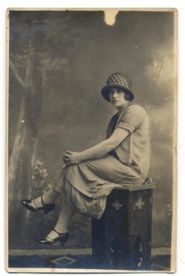 AD 1370 C. P.VECHE-DOAMNA IN TINUTA DE EPOCA- IN STUDIO FOTO foto