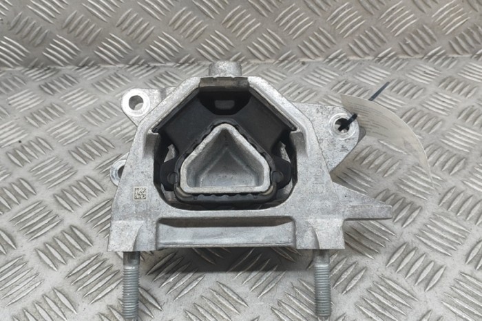 Suport motor dreapta PEUGEOT 2008 II 2023 OEM: 9826533880 | 29810263