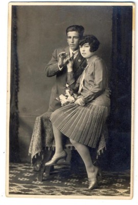 AD 1530 C.P.VECHE - SOTI IN TINUTA DE EPOCA -NAVART SARCHIS APRAHIMIAN -1926 foto