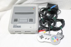 Consola jocuri Super Nintendo SNES PAL cu accesorii originale SNSP-001A(FRG)