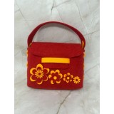 Geanta din fetru rosie cu flori decorative