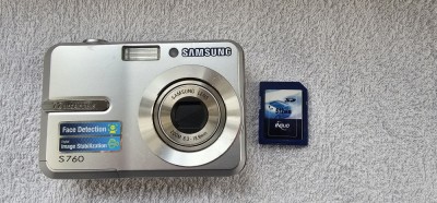 Aparat foto digital SAMSUNG S760 + CARD ,FUNCTIONEAZA CU 2 BATERII SAU ACUMULATORI . foto