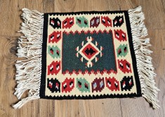 MICUT PERETAR-COVORAS VINTAGE, TESUT MANUAL DIN LANA CU FRANJURI BUMBAC