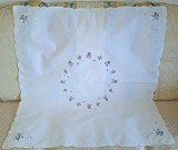 Fata de masa Vintage din bumbac cu broderie mecanica- Violete si Lacramioare