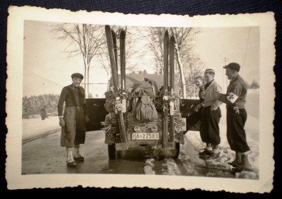 P.099 FOTOGRAFIE VECHE GERMANIA AUTOMOBIL SCHI SKI 9/6mm foto