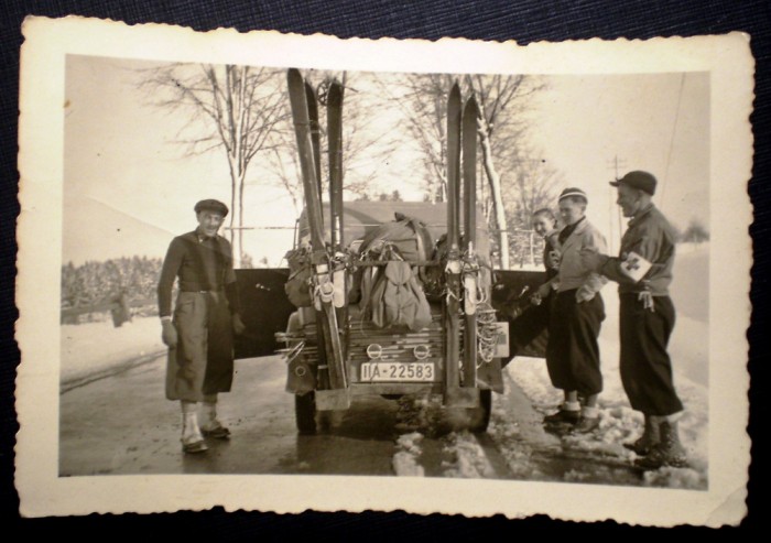 P.099 FOTOGRAFIE VECHE GERMANIA AUTOMOBIL SCHI SKI 9/6mm
