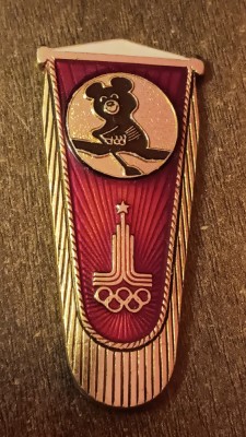 QW9 N7 4 - Insigna - tematica sport - JO Moscova 1980 - Misha - canotaj foto