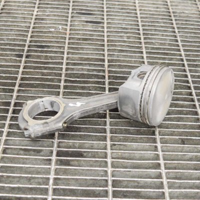 Piston MERCEDES-BENZ C W203 2000 OEM: A1110305518,A1110301120 2260205 foto