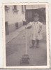 Bnk foto Fetita cu jucarie carucior - 1940, Alb-Negru, Portrete, Romania 1900 - 1950